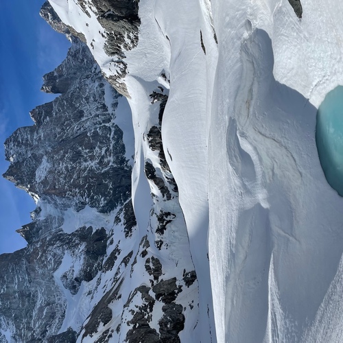<p>GLACIER NOIR</p>